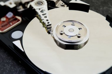 Bir veri deposu olarak anakart ile 3,5 inç sabit disk