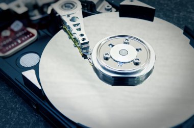 Bir veri deposu olarak anakart ile 3,5 inç sabit disk