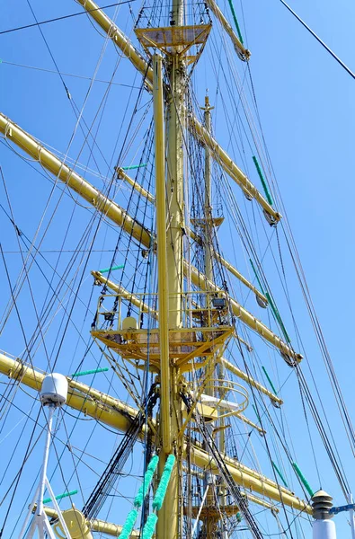 Velho Navio Vela Russo Com Superestruturas Convés Velho Sob Sol — Fotografia de Stock