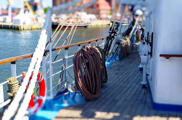 Gamla Ryska Segelfartyget Med Gamla Däck Överbyggnader Ljusa Solen — Stockfoto