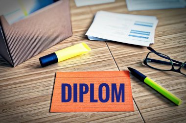 Dizin kartı gözlük, kalem ve bambu İngilizce Diploması Alman Word'de diploma ile yasal sorunlar ile