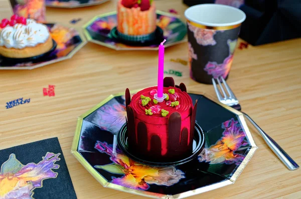 Ajándékok Asztali Dekoráció Villát Születésnapi Torta — Stock Fotó