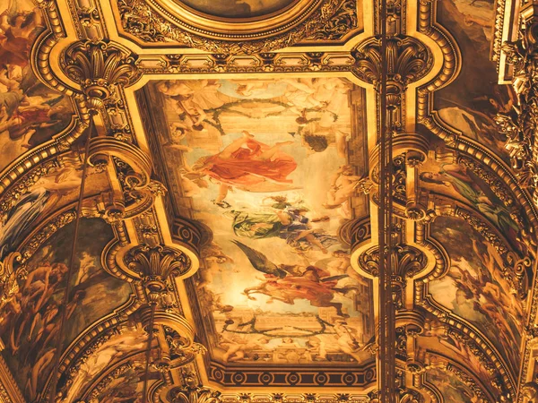 美しい天井とフランス語 オペラのオペラ パリのインテリア — ストック写真