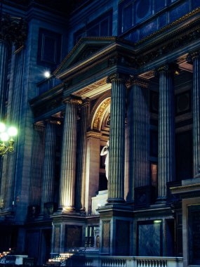 Notre Dame de Paris iç. Fransa. Avrupa ile kilisenin pencere ve modern optik