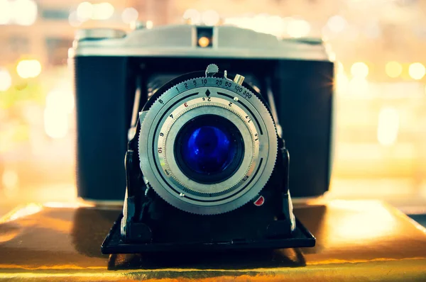 Starý Retro Fotoaparát Modrým Sklem Měchy — Stock fotografie