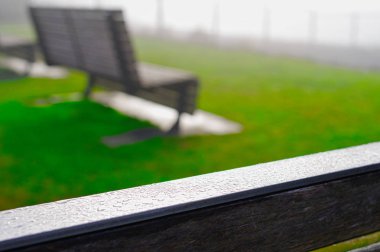 Tekne dok Konstanz Gölü üzerinde Alpler manzaralı