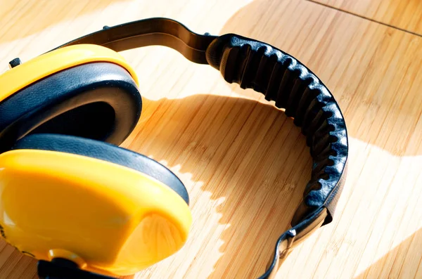 Yellow Earmuffs Clarify Construction Noise Noise — Stock Photo, Image