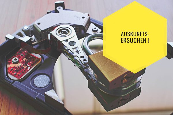 Hard disk and padlock with in german Auskunftsersuchen in English requests for information