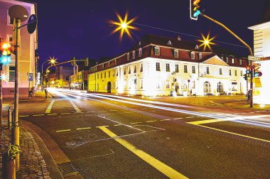 St Johanner Markt ve Saarbruecken Saarland Almanya Avrupa ve ışıklar gece eski köprü