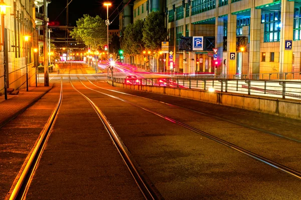 Natt Och Centrum Saarbruecken Saarland Tyskland Europa Med Livlig Gata — Stockfoto