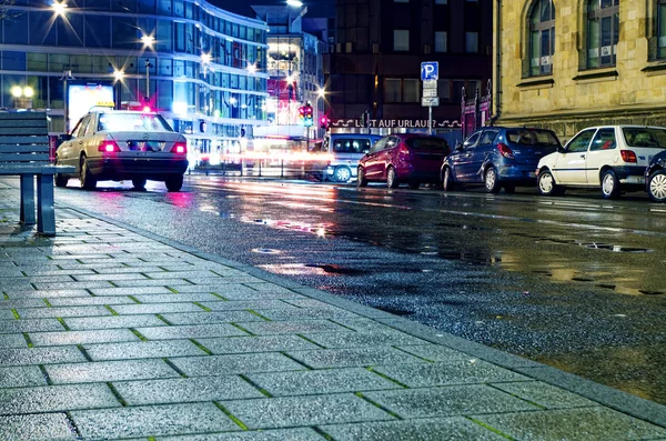 Noche Centro Ciudad Saarbruecken Sarre Alemania Europa Con Calle Concurrida — Foto de Stock