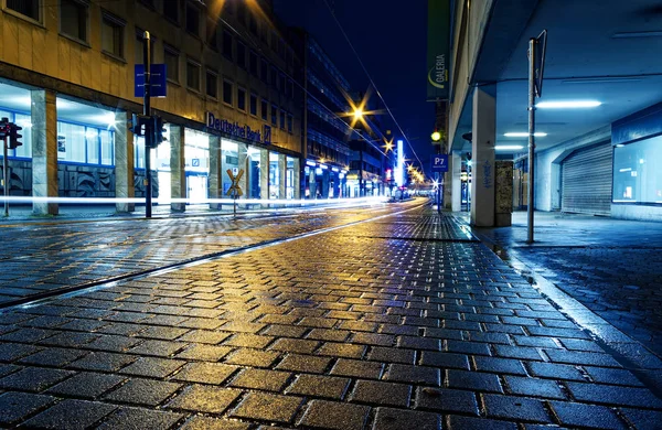 Noche Centro Ciudad Saarbruecken Sarre Alemania Europa Con Calle Concurrida — Foto de Stock