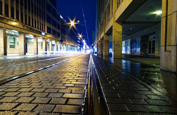 Noche Centro Ciudad Saarbruecken Sarre Alemania Europa Con Calle Concurrida — Foto de Stock