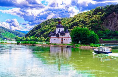 Kaub Rhineland-PfalzAlmanya Avrupa'daki Ren Kalesi Pfalzgrafenstein Zoll Kalesi Avrupa 2019-08-14 tarihinde fotoğraflandı