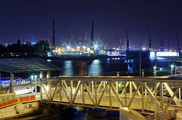 Almanya Avrupa Hamburg Limanı Iskeleleri Gece Avrupa Fotoğraflandı 2016 — Stok fotoğraf