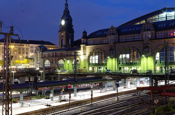 Hamburg Merkez Istasyonunun Görünümü Ile Demiryolu Rayları Trenler 2017 Tarihinde — Stok fotoğraf