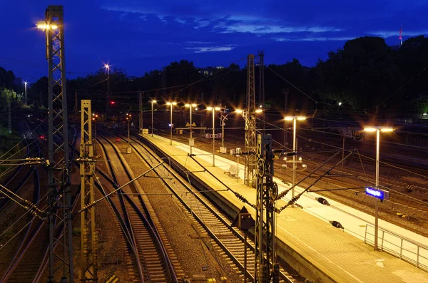 Estação Central Hamburgo Vista Interior Com Trilhos Ferroviários Trens Fotografados — Fotografia de Stock