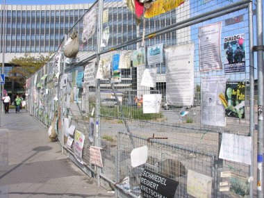 Stuttgart 21 Protesto Kampı Stuttgart ana istasyonu ve Almanya'da şantiye ile fotoğraflandı 2011.09.29