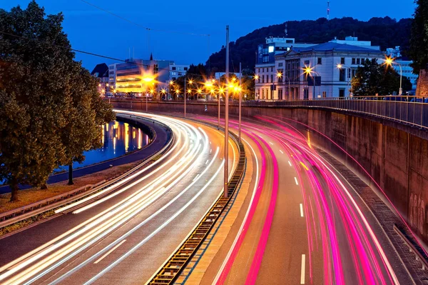 Noche Autopista Saarbruecken Sarre Alemania Europa Con Parlamento Estatal Carretera — Foto de Stock