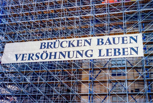 Купольный Крест Фрауэнкирхе Дрездене Время Последних Строительных Работ Строительной Площадке — стоковое фото