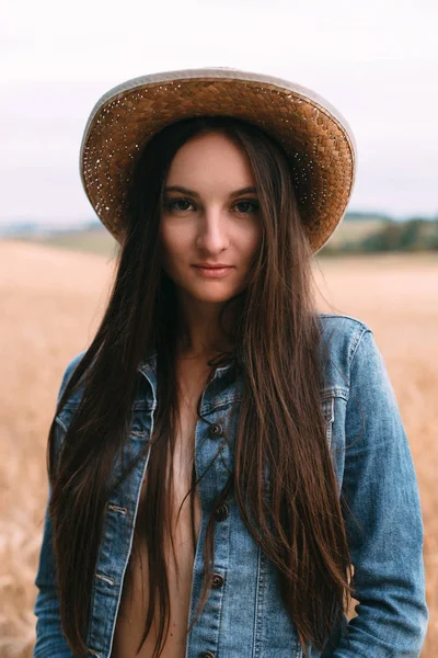 Joven Hermosa Chica Retrato Primer Plano Sombrero Denim — Foto de Stock