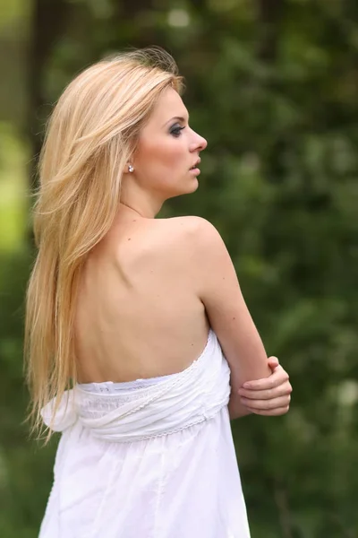 Elegante Com Colorido Menina Vestido Verão Campo Paisagem Primavera Colorida — Fotografia de Stock