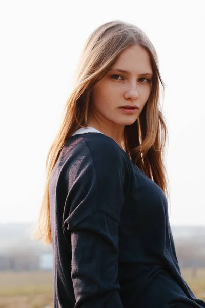 Young Girl Windy Portrait — Stock Photo, Image