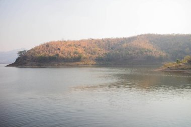 Baraj Tayland Dağı'nda yer alan.