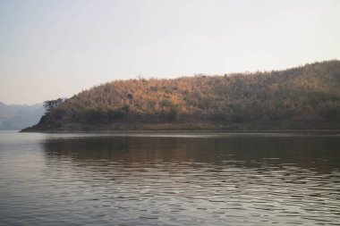 Baraj Tayland Dağı'nda yer alan.