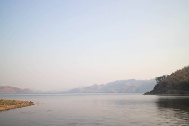 Baraj Tayland Dağı'nda yer alan.