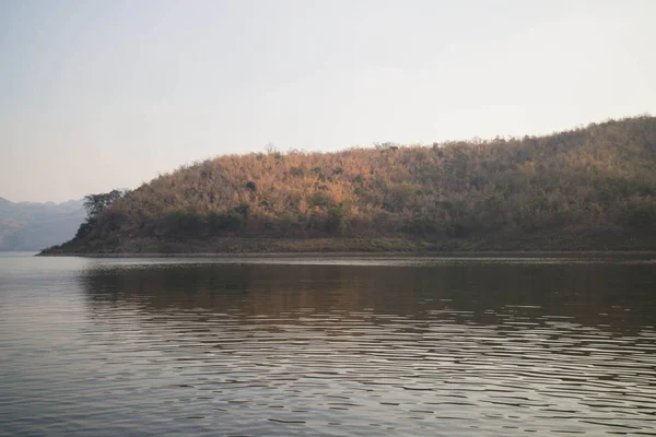 Baraj Tayland Dağı'nda yer alan.