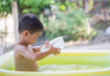 Çocuklar içinde küvet banyo.