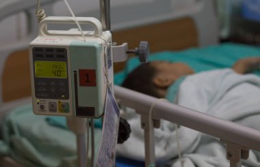 Bir hasta odası infüzyon pompaları.