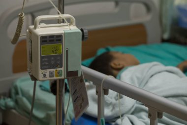 Bir hasta odası infüzyon pompaları.