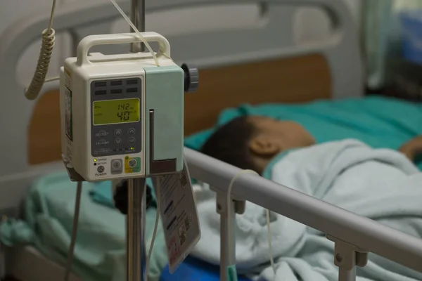 Bir hasta odası infüzyon pompaları.