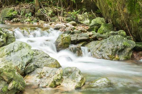 Nakhon Nayok ili Sarika şelale.