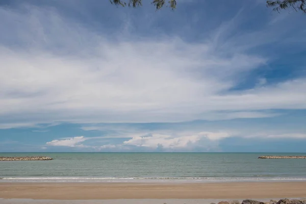 Chao Samran Plajı 'ndaki plaj.