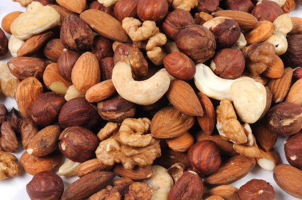 Fındık yakın çekim karışımı. Önden görünüm.