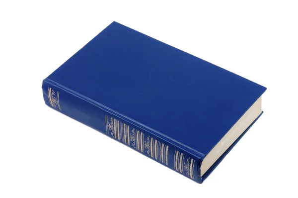Bir kitap mavi ciltteki beyaz bir arka plan üzerinde izole. Önden görünüm.