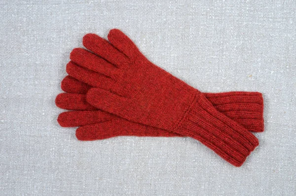 Gants Rouges Faits Main Sur Fond Tissu Vue Haut — Photo