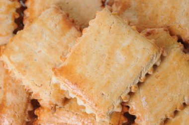 Kare kurabiyeler, yakın plan fotoğraf. Kurabiye pişirmek. Tatlılar.