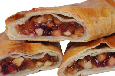 Fındıklı elmalı turta. Çörek beyaz arka planda izole edilmiş. Tatlı hamur işleri.