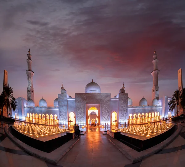 Великая Мечеть Шейха Зайеда Против Заката Абу Даби Оаэ — стоковое фото