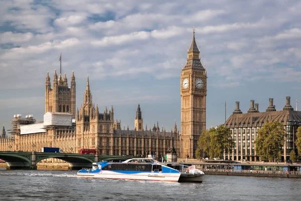 Big Ben Mit Boot London England Großbritannien — Stockfoto