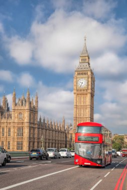 Londra, İngiltere, İngiltere'de kırmızı otobüs ile Big Ben