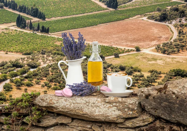 Lawendowy Martwa Natura Filiżanki Kawy Przeciwko Pól Provence Francja — Zdjęcie stockowe