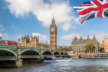 Londra, İngiltere 'de teknesi olan Büyük Ben ve Parlamento Binaları.