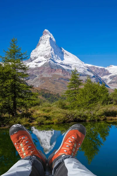 Matterhorn Peak Med Vandringskängor Schweiziska Alperna — Stockfoto