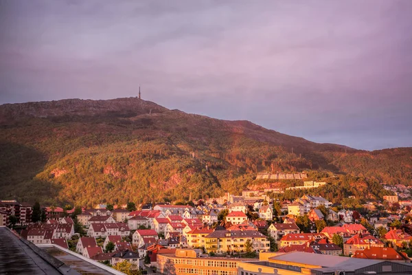 Bergen Avec Coucher Soleil Coloré Norvège Site Patrimoine Mondial Unesco — Photo