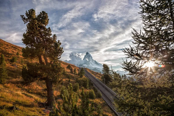 Pico Cervino Con Ferrocarril Contra Atardecer Los Alpes Suizos Suiza —  Fotos de Stock